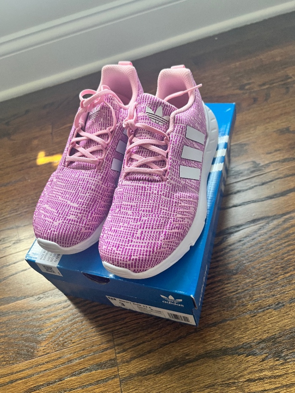 *NEW* Adidas Sneakers Big Kid size 3